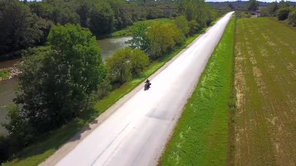 Harley Davidson Sulla Strada Secondaria — Video Stock