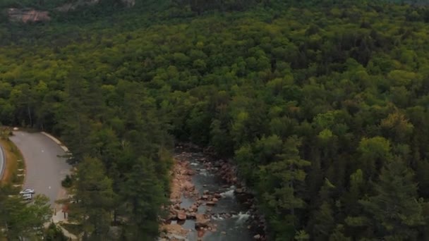 Plongée Aérienne Sur Une Rivière Dans New Hampshire — Video