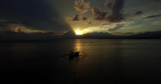 Sabahın Erken Saatlerinde Gili Meno Dan Görüldüğü Gibi Rinjani Dağı — Stok video