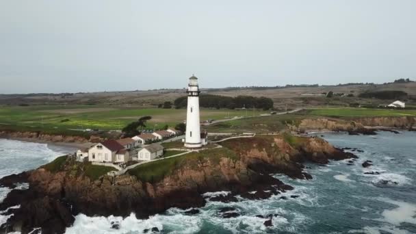 Körözés Légi Felvétel Galamb Pont Világítótorony Észak Kaliforniában — Stock videók