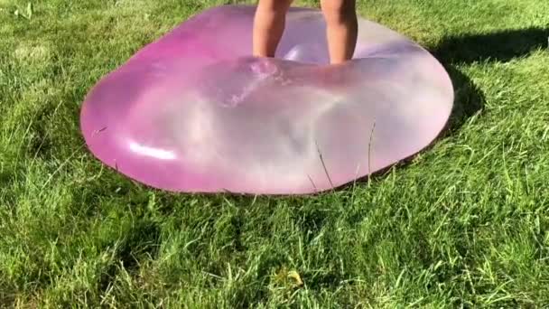 Boule Bulle Wubble Remplie Eau Jeu Ralenti — Video