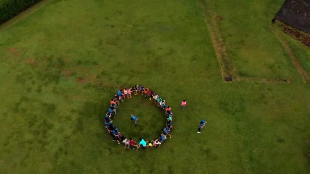 Aerial Shot Kids Playing Circle — Stock Video