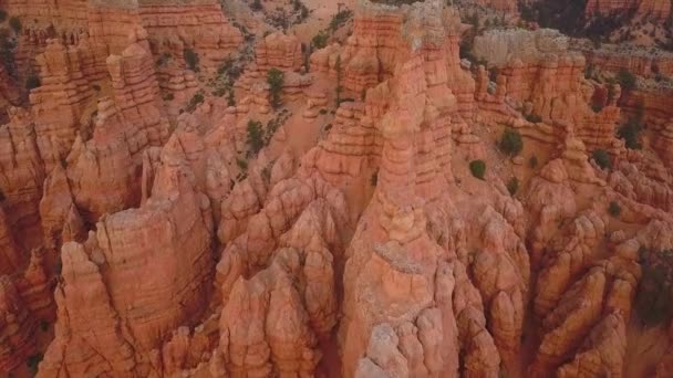 Bryce National Park Skalní Formace Létat Nad Drone Shot Odhalit — Stock video