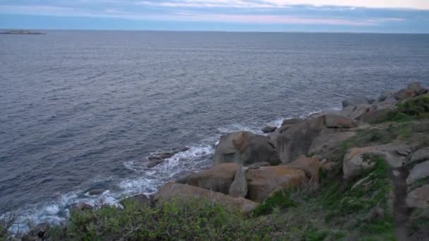 Zeewatergolven Gevangen Vanaf Kliffen Zuid Australië — Stockvideo