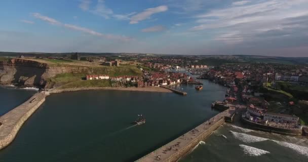 Imagens Aéreas Whitby Harbour Whitby Reino Unido Whitby Abbey Pode — Vídeo de Stock