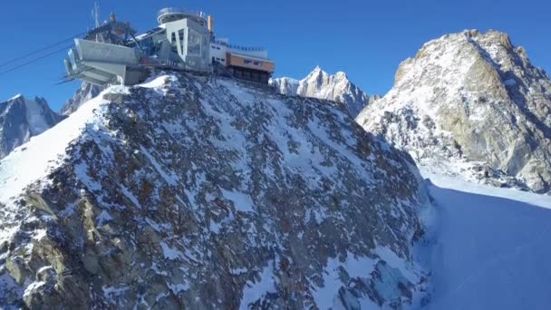 Ropeway Montaña Desde Arriba Con Nieve Glaciar Drone Disparo — Vídeos de Stock