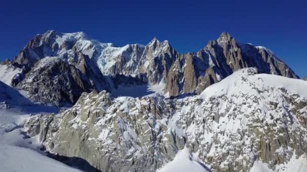 Montanha Cima Com Neve Geleira Drone Tiro — Vídeo de Stock