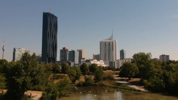 Voo Drone Sobre Danúbio Visualização Donaucity Viena Áustria — Vídeo de Stock