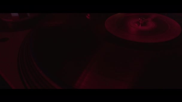 Turntable Tocando Com Disco Fiação Fechar — Vídeo de Stock