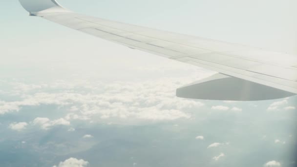 Clip Der Außenansicht Aus Einem Flugzeugfenster — Stockvideo