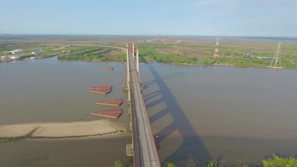 Vista Aérea Tráfego Arredores Uma Ponte Suspensa — Vídeo de Stock