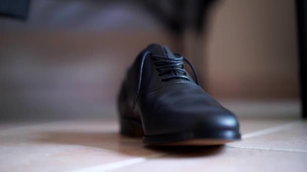 Preparación Zapatos Escoba Negro — Vídeos de Stock