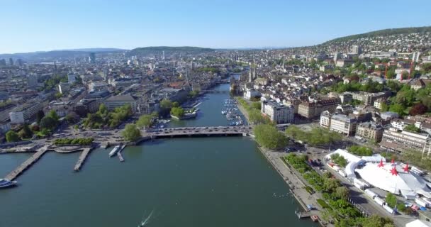 Drone Strzał Latający Nad Jeziorem Zurych Kierunku Quai Most Centrum — Wideo stockowe