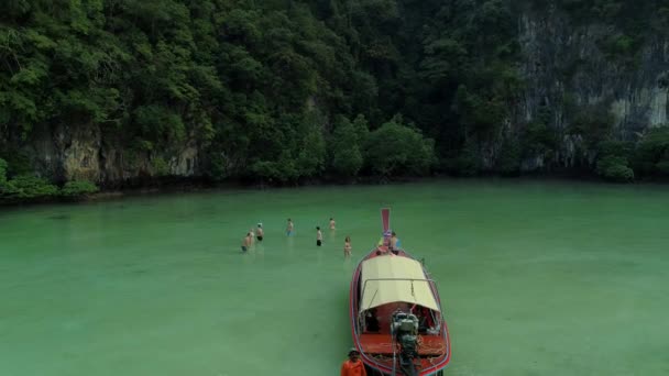 Voler Autour Bateau Taxi Avec Des Gens Lagon Hong Island — Video