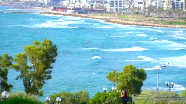 Tel Aviv Kustlijn Ochtend Panorama Met Uitzicht Het Strand Surfers — Stockvideo