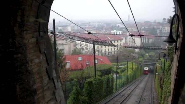 Funicular Μέσα Από Γοητευτική Πόλη Στη Σουηδία — Αρχείο Βίντεο