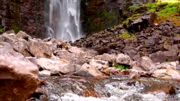 スウェーデンのダラルナにあるNjupeskの滝と水の流れ — ストック動画