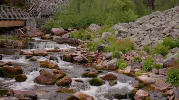 스웨덴의 라르나에 있는응 물줄기 — 비디오