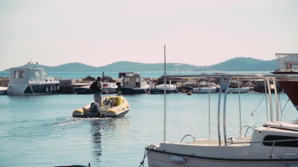 Slow Motion Clip Rubber Dinghy Leaving Harbour Croatia — Stock Video