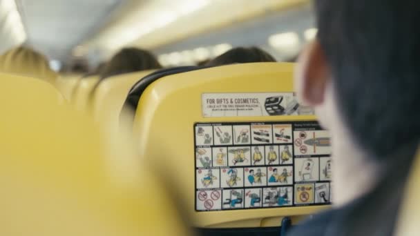 Clip Mouvement Lent Intérieur Avion Avec Passagers Bord — Video