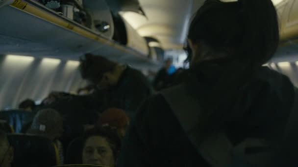 Клип Медленного Движения Людей Сидящих Креслах Самолета — стоковое видео