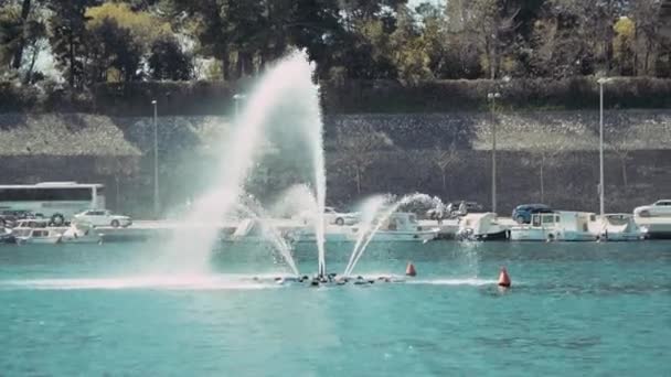 克罗埃西亚Zadar市一个喷泉的夹板 — 图库视频影像