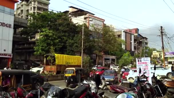 Coches Autobuses Camiones Auto Rickshaws Motocicletas Por Todo Camino India — Vídeos de Stock