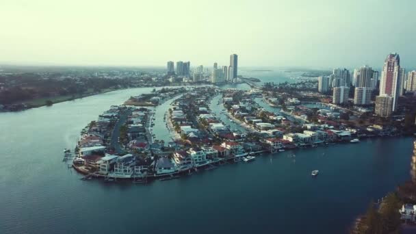 Съемки Воздуха Surfers Paradise Окружающих Пляжей Зданий Каналов Квинсленде — стоковое видео