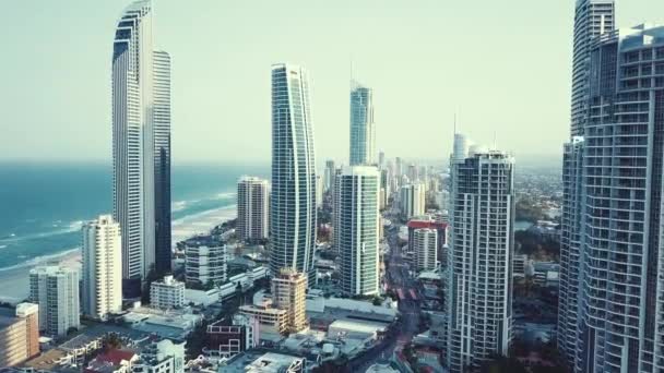 Imágenes Aéreas Surfers Paradise Playas Edificios Canales Circundantes Queensland — Vídeos de Stock