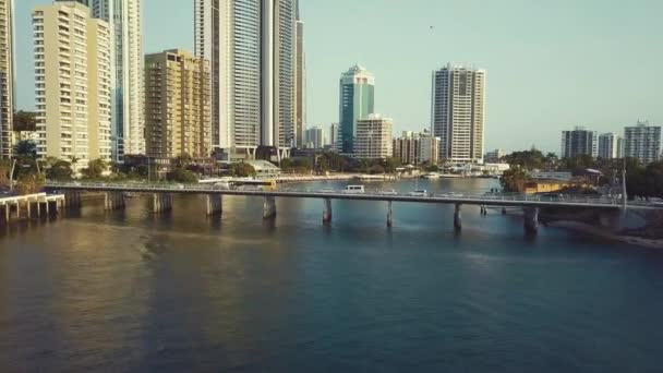 Съемки Воздуха Surfers Paradise Окружающих Пляжей Зданий Каналов Квинсленде — стоковое видео