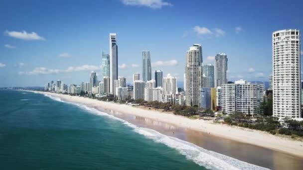 Luftaufnahmen Von Surfers Paradise Und Den Umliegenden Stränden Gebäuden Und — Stockvideo