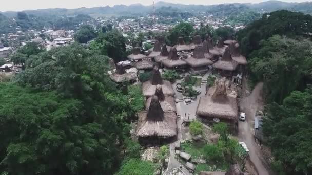 Традиционная Деревня Сумбе Выстрел Крана — стоковое видео