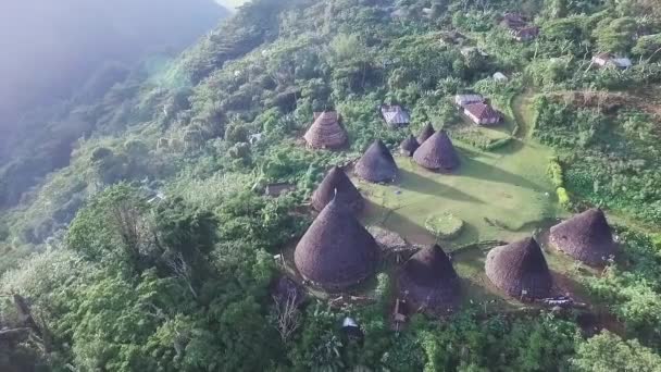 Achtertuin Van Wae Rebo Ochtend Luchtfoto Jib Crane — Stockvideo