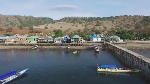 Vissersdorp Desa Komodo Luchtfoto — Stockvideo