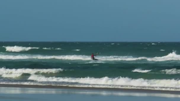 昆士兰州天堂海滩上的风筝冲浪者 — 图库视频影像