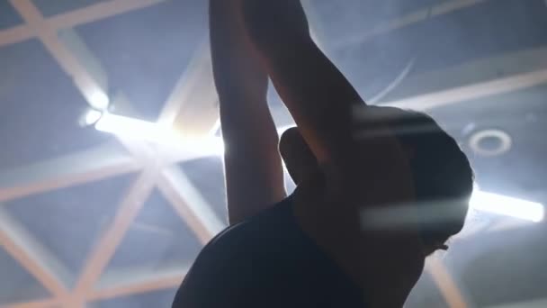 Hand Gehaltene Nahaufnahme Einer Jungen Brünetten Frau Die Durch Yoga — Stockvideo