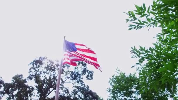 Una Bandiera Degli Stati Uniti Che Soffia Una Leggera Brezza — Video Stock