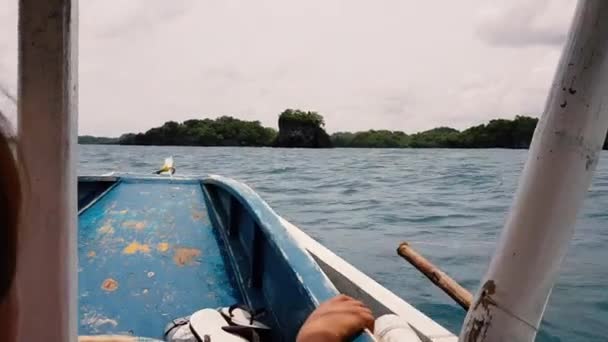 Die Erforschung Der Inseln Von Guimaras — Stockvideo
