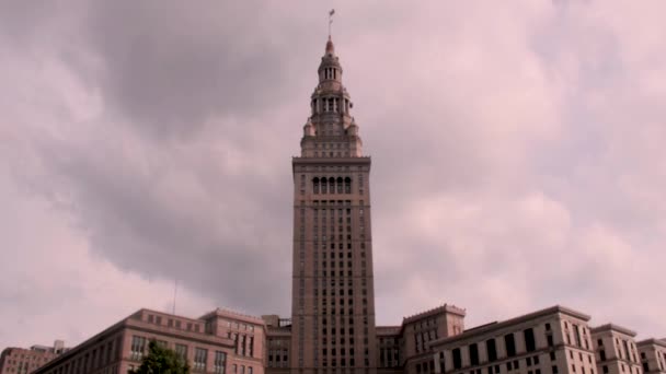 Terminal Tower Cleveland Avec Des Nuages Qui Passent Timelapse Gratte — Video