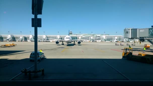 Plane Taxing Parking Spot Airport Jet Bridge Extends — Stock Video