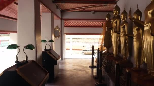Wat Pho Bangkok Thajsko Turistická Žena Dlouhých Šatech Procházky Podél — Stock video
