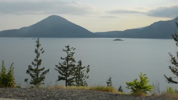 Uitzicht Oceaan Vanaf Snelweg Tijdens Het Rijden Westkust Van Canada — Stockvideo