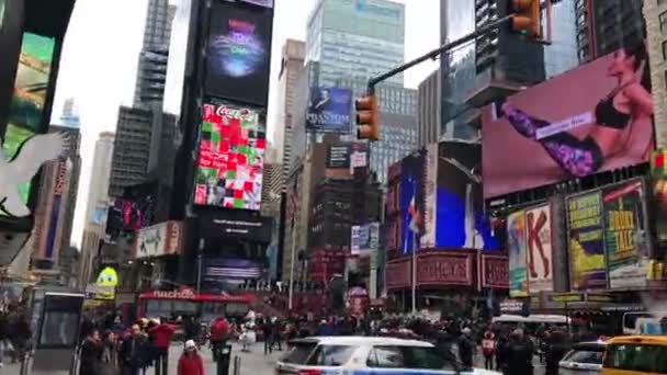 ニューヨークの典型的な日にタイムシェアとブロードウェイで — ストック動画
