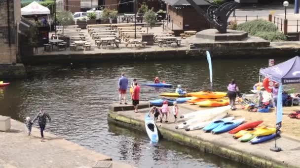 Canoe Sekolah Untuk Leeds Waterfront Festival — Stok Video