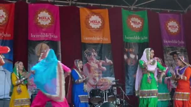 Alle Meisje Indiaanse Band Dansvoorstelling Glasgow Mela — Stockvideo