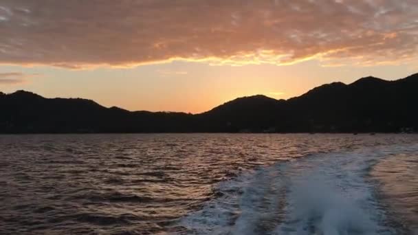 水の上にタイの日の出 — ストック動画