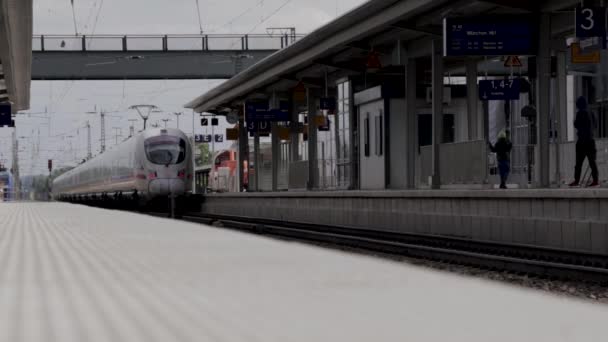 Trem Alta Velocidade Chega Estação Alemanha — Vídeo de Stock