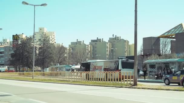 Fahrzeuge Bewegen Sich Auf Einer Belebten Sonnigen Stadtstraße Stadt Zadar — Stockvideo