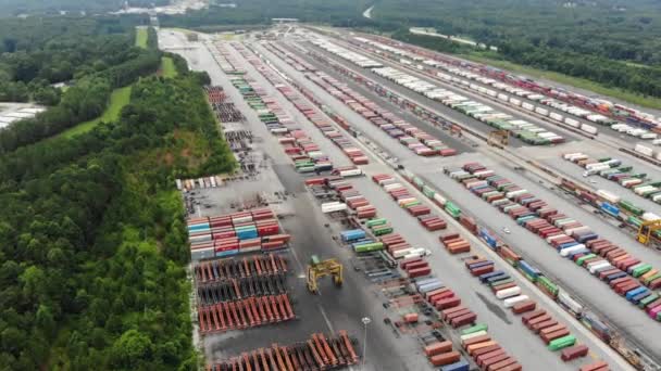 Werft Container Sattelschlepper Offenbaren Neigung Aus Der Luft — Stockvideo