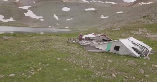 Feltárja Régi Bányász Tábor Romjait Egy Alpesi Mellett Dél Colorado — Stock videók
